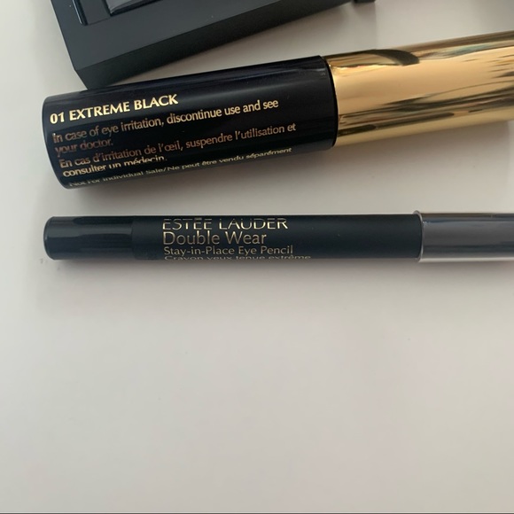 Estee Lauder Makeup Bag with deluxe makeup samples - Picture 3 of 6